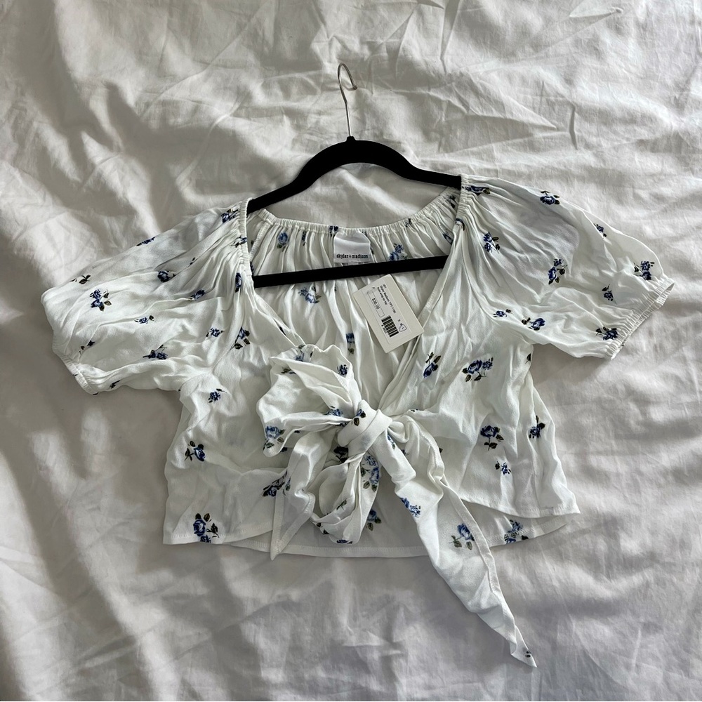 Cropped puff sleeve blouse